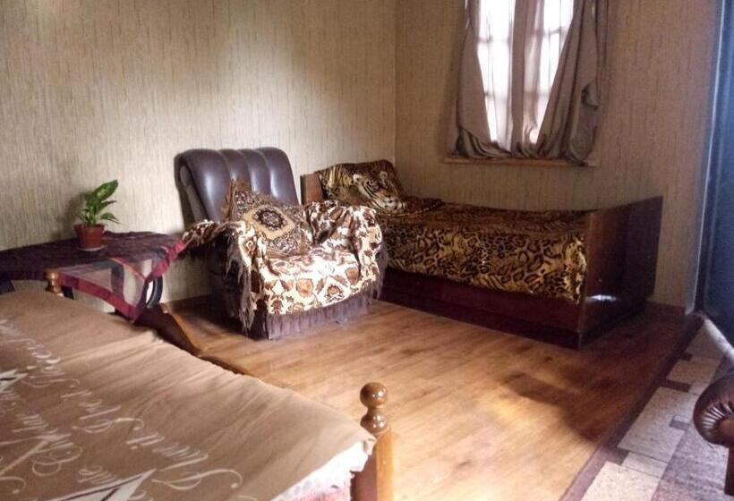 اتاق استاندارد سه نفره, Tamar Guest House