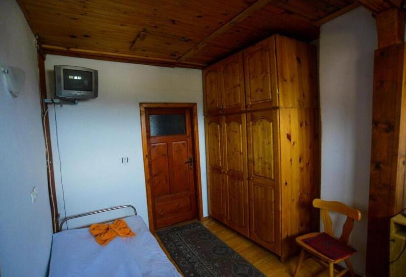 스탠다드 트리플 룸, Topuzovi Guest House