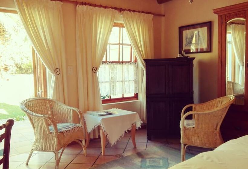Номер Стандарт Вид на Бассейн, Saxecoburg Lodge