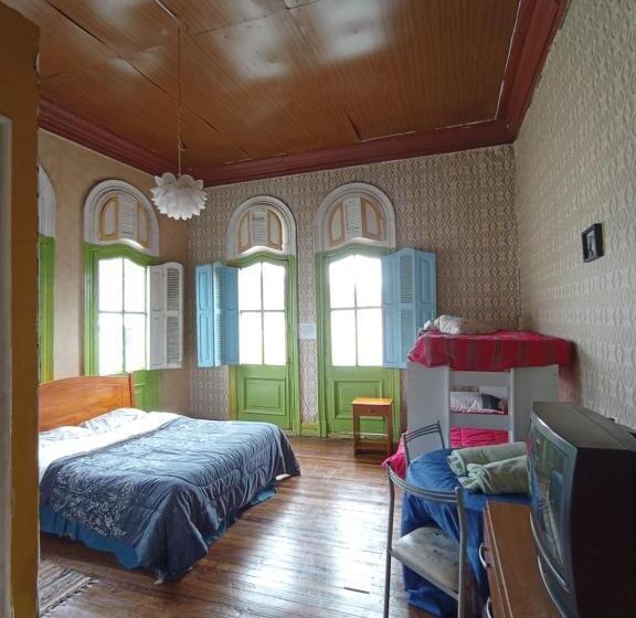 스탠다드 트리플 룸, Hostal Del Gato