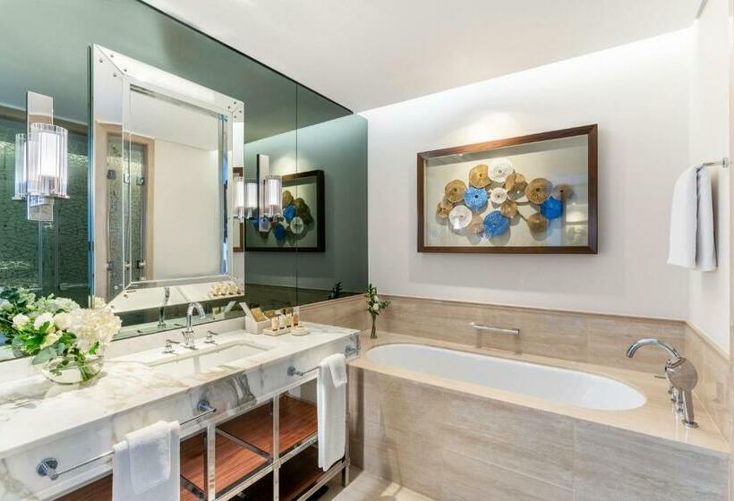 اتاق اجرایی با تخت بزرگ, Grand Plaza Mövenpick
