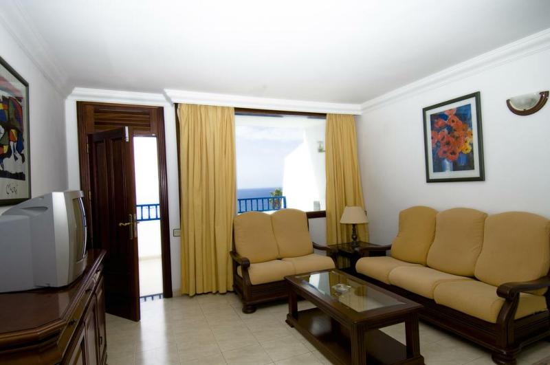 اتاق لوکس با تخت بزرگ, Holiday Inn & Suites Saigon Airport, An Ihg