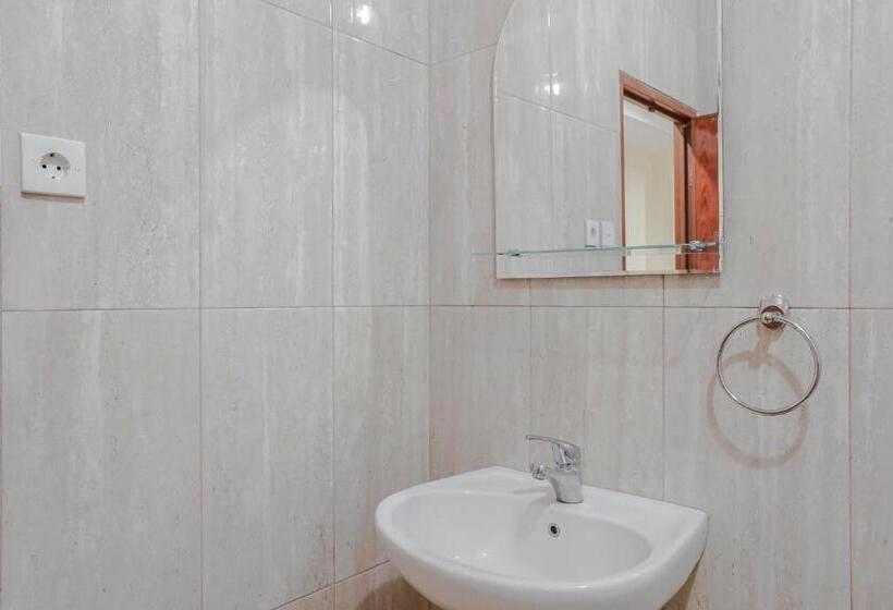 Номер Economy, Reddoorz @ Jalan Biak Roxy Jakarta