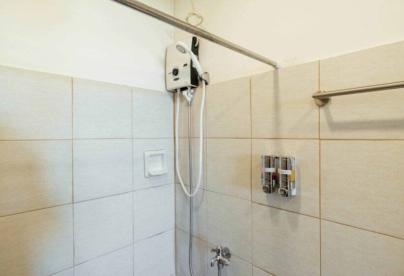 استودیوی استاندارد, Reddoorz Plus @ Kamuning Quezon City