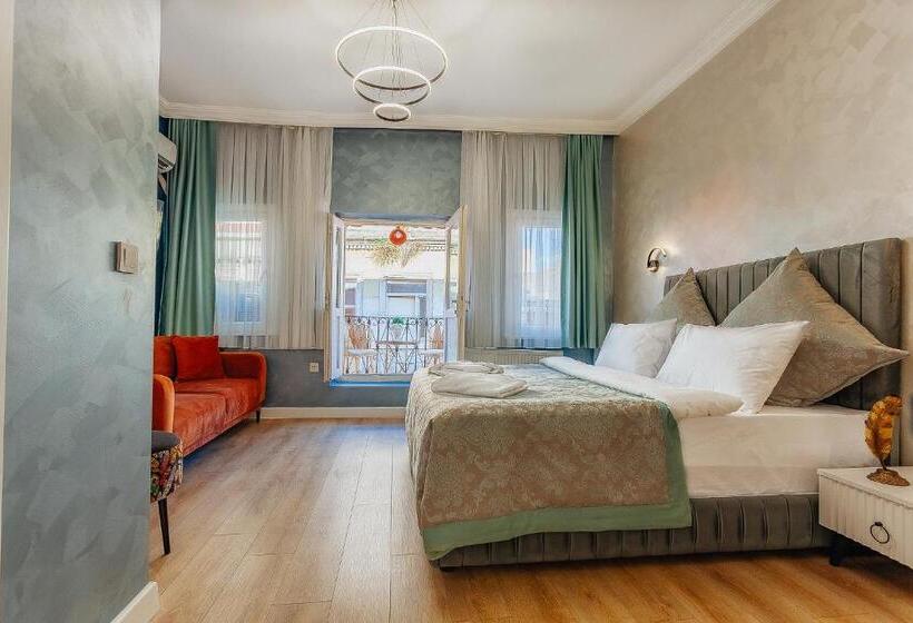 Трехместный Номер Стандарт с Балконом, Taksim Bi Center Suites