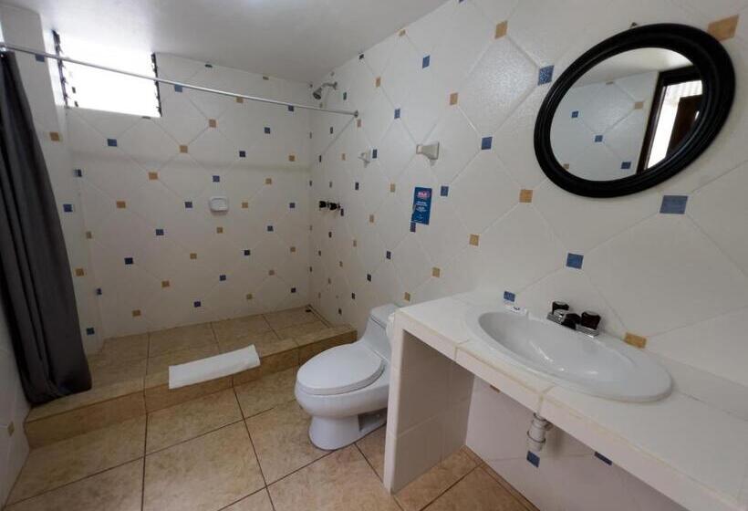 اتاق لوکس با بالکن, Supertramp Hostel Machupicchu