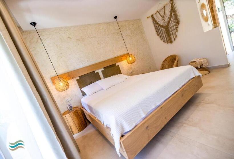 اتاق لوکس, Plataria Seaside Resort
