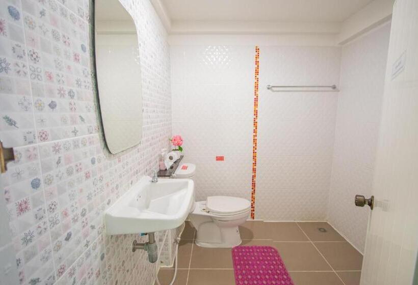اتاق استاندارد چهار تخته, Anchalee Resort