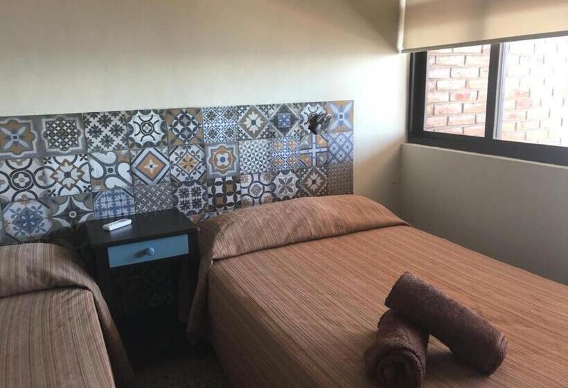 غرفة قياسية مطلّة علي البحر, & Bar La Guitarra