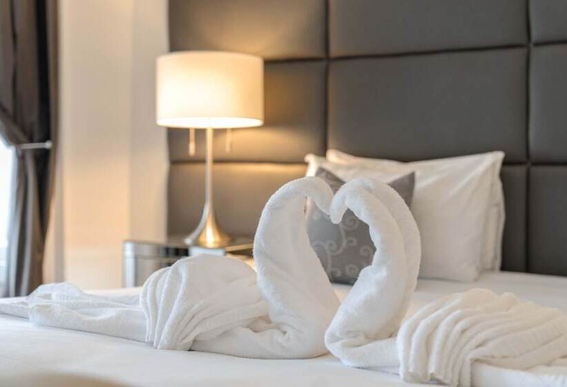 استودیوی استاندارد, Edinburgh Castle Apartments