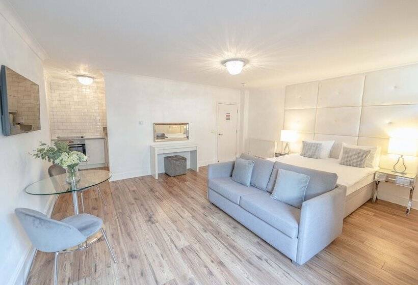 استودیوی استاندارد, Edinburgh Castle Apartments