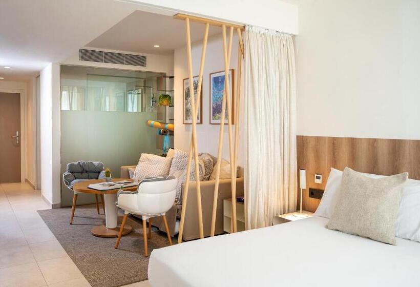Полулюкс, Innside By Meliá Calviá Beach