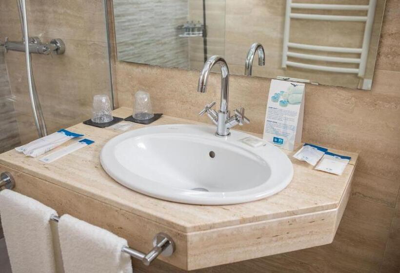 اتاق سه نفره سوپریور با چشم‌انداز باغ, Rvhotels Broquetas Spa Termal