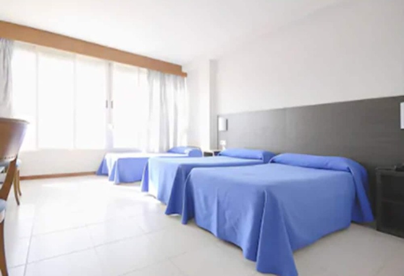 Standard Triple Room with Terrace, Safari