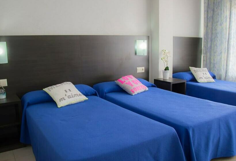 Standard Triple Room with Terrace, Safari