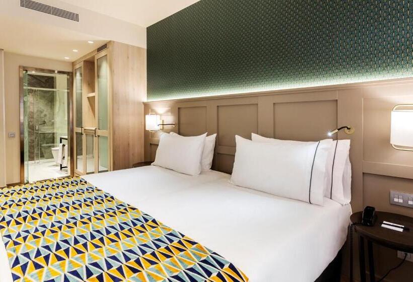 Номер Стандарт, Eurostars Puerta Real