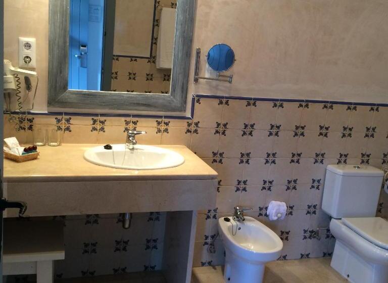 Habitación Triple Estándar, Meson De Sancho
