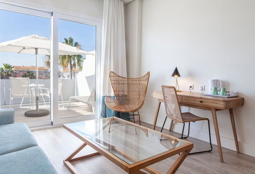 スタンダードスタジオ, Playa De La Luz