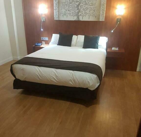 Superior Room with Terrace, Familia Conde