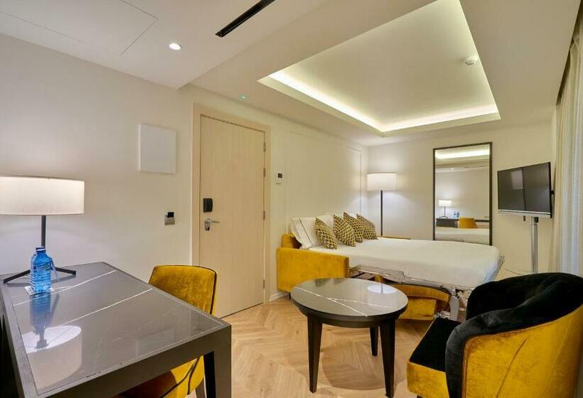 家庭间, Eurostars Madrid Gran Via