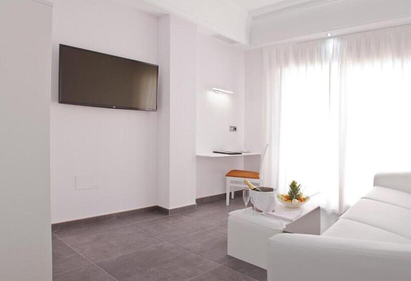 Junior Suite con Balcón, Los Delfines
