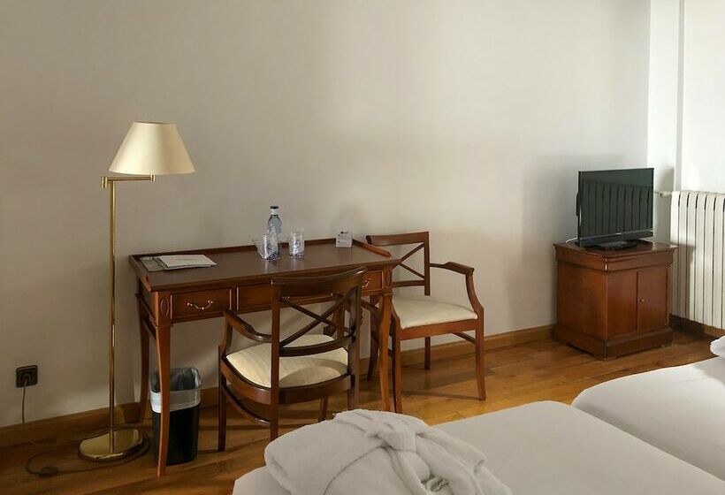 اتاق استاندارد سه نفره, Meliá de Tredós