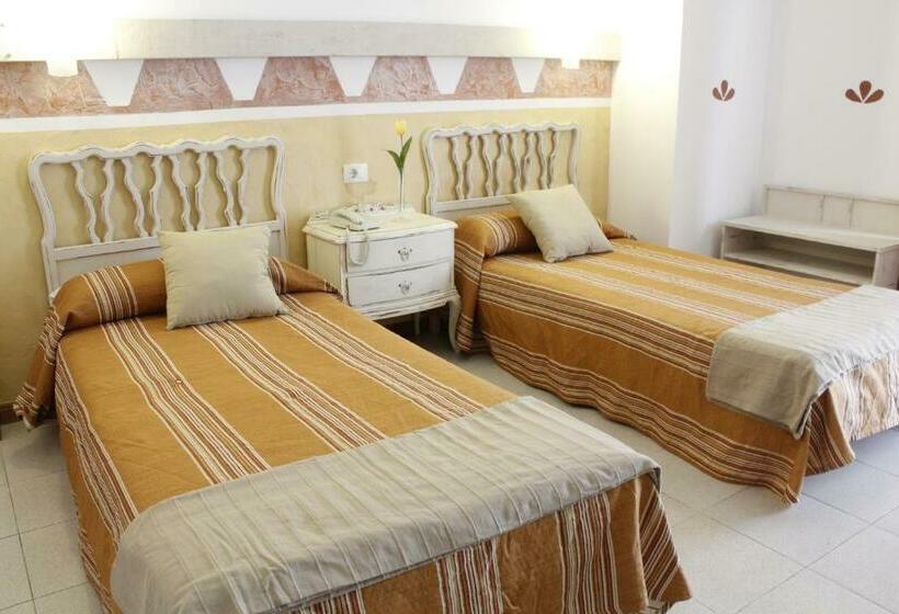 Номер Стандарт Трехместный, 4dreams Hotel Chimisay