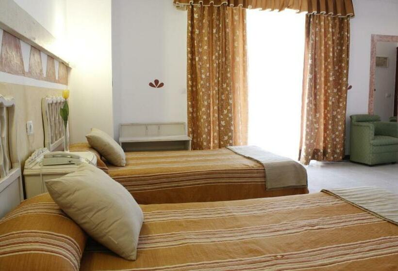 Четырехместный Номер Стандарт, 4dreams Hotel Chimisay