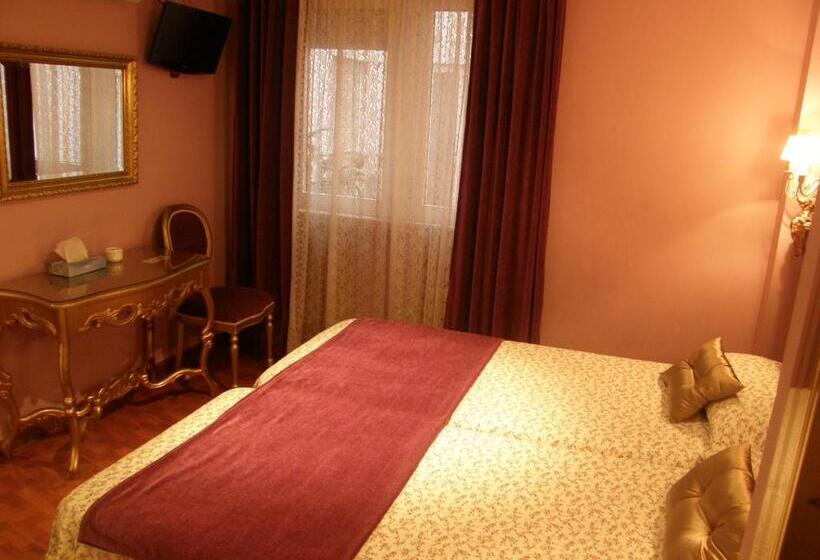 اتاق استاندارد سه نفره, Hostal Goya Suites