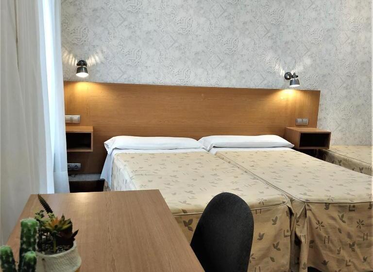 스탠다드 룸 공동 욕실, Roquefer Bilbao Central Rooms