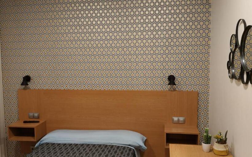 标准单人间共用浴室, Roquefer Bilbao Central Rooms