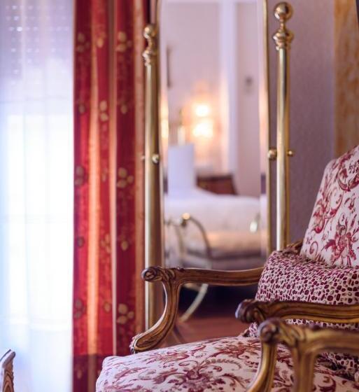 اتاق لوکس, Casa De Reyes