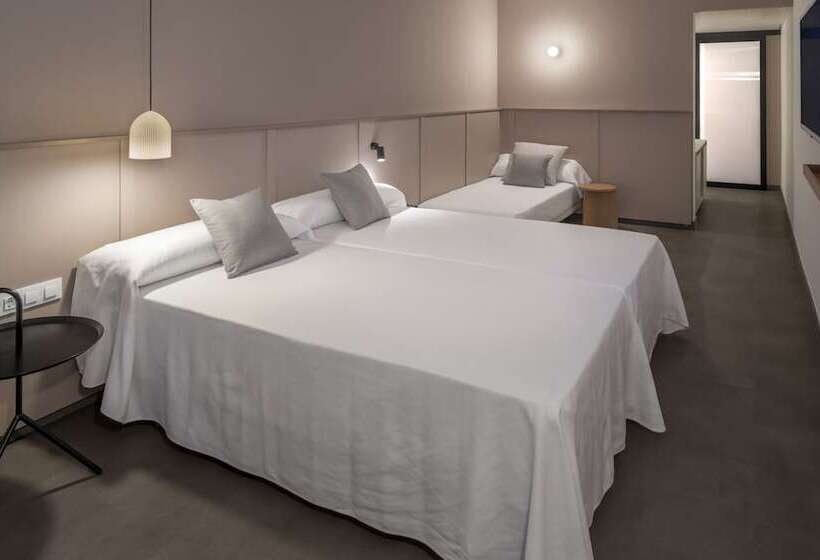 اتاق استاندارد سه نفره, Ght Miratge   Only Adults 18 And Up