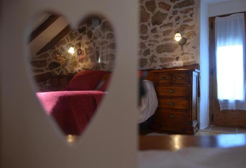 اتاق سوپریور سه تخته, Hostal Refugio De Gredos
