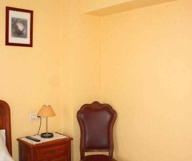 Номер Стандарт, Hostal álvarez