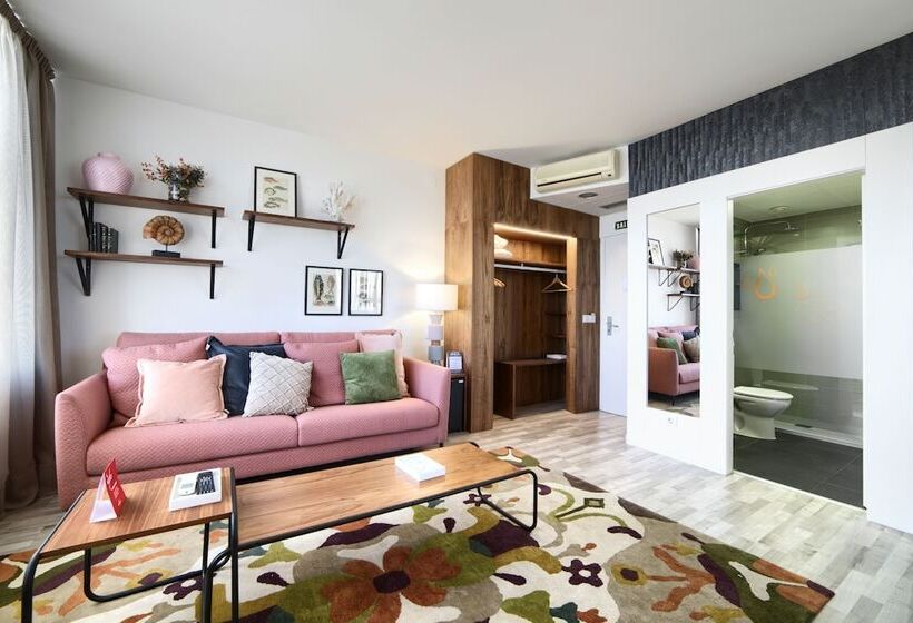 Люкс, Luze El Villa