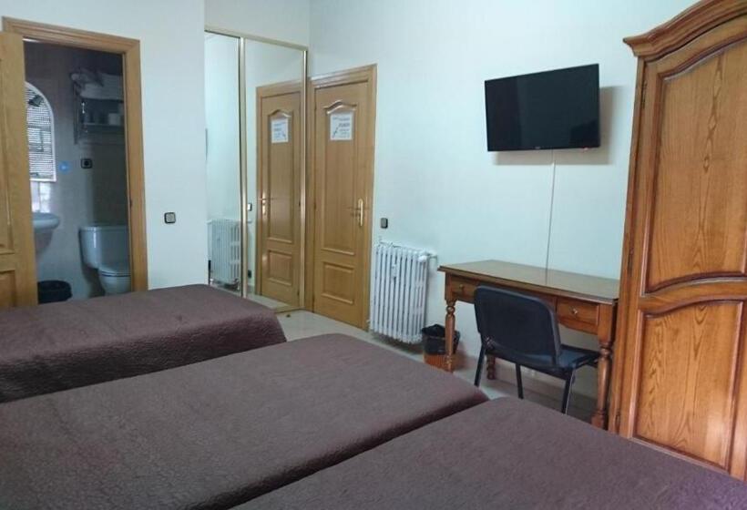 اتاق استاندارد سه نفره, Hostal Retiro