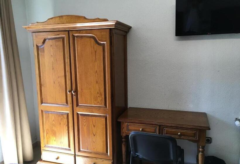 اتاق استاندارد سه نفره, Hostal Retiro