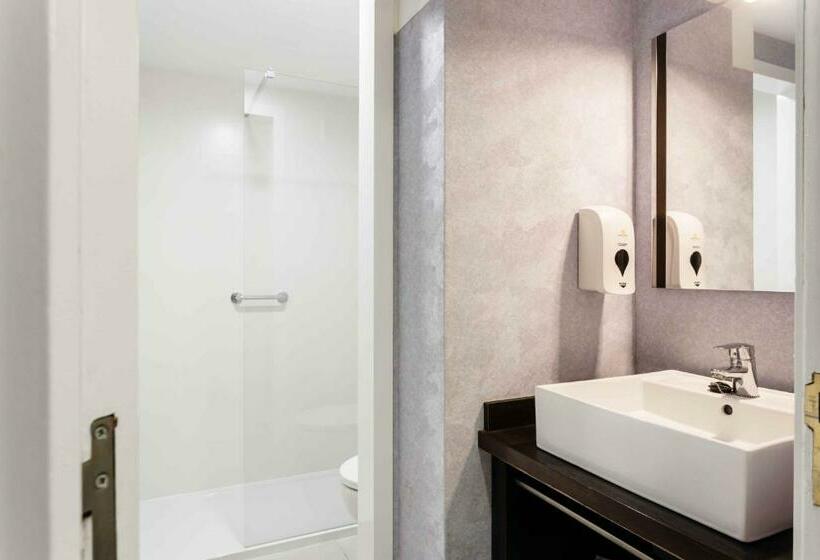 اتاق استاندارد سه نفره, Oroel Hotel & Spa