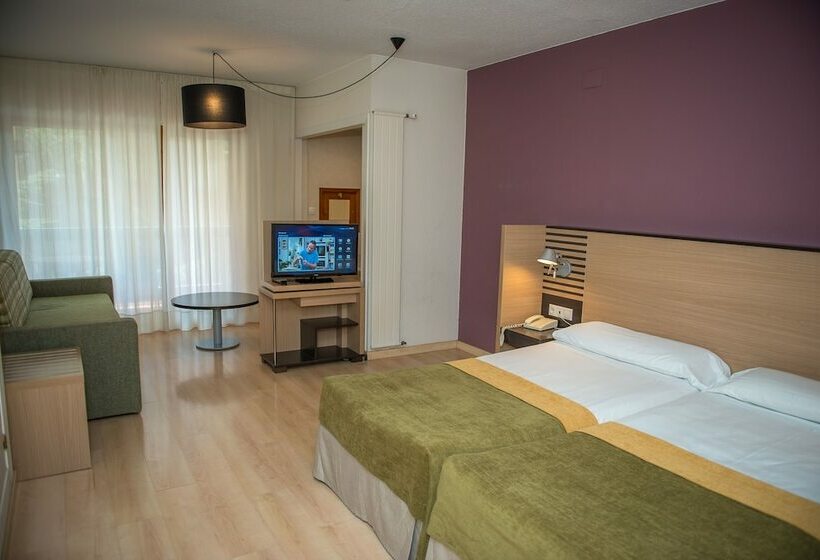 اتاق خانوادگی, Oroel Hotel & Spa