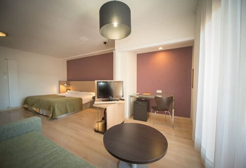 Четырехместный Номер Стандарт, Oroel Hotel & Spa