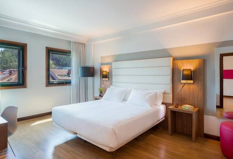 סוויטת ג'וניור, Santiago Plaza Affiliated By Meliá