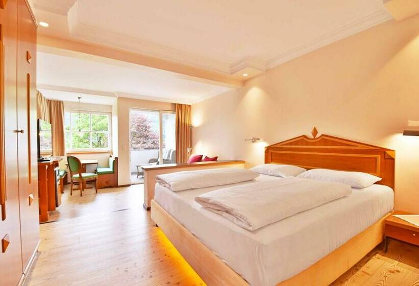 Полулюкс, Amerika Holzer Hotel & Resort