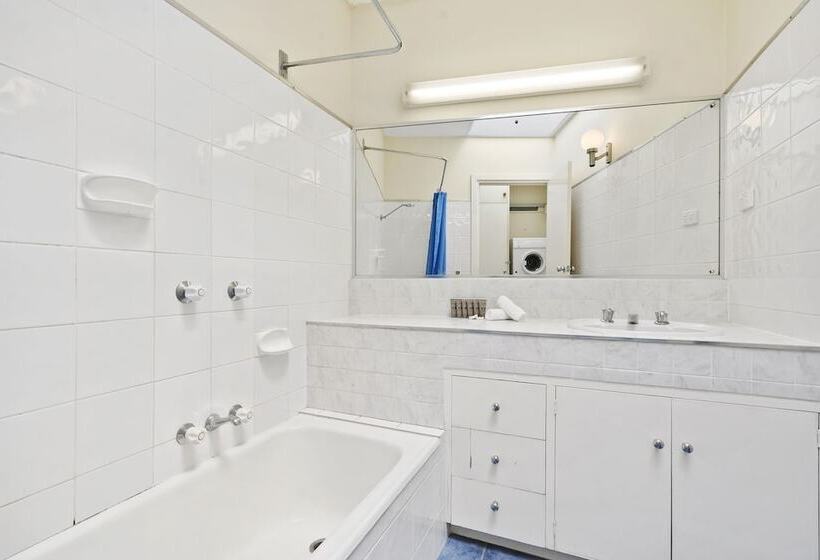 2 Bedroom Apartment with Views, North Pier