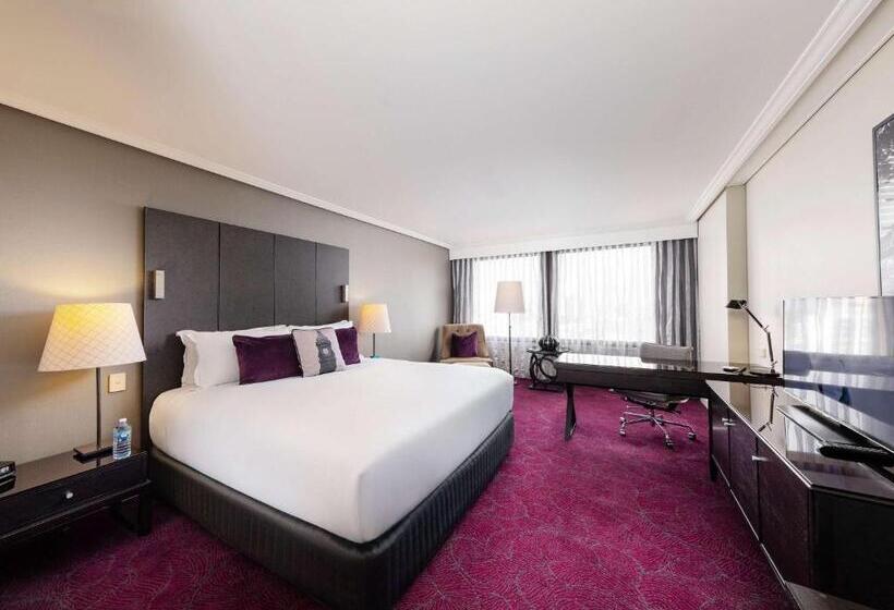 디럭스 룸 킹사이즈 침대, Sofitel Brisbane Central
