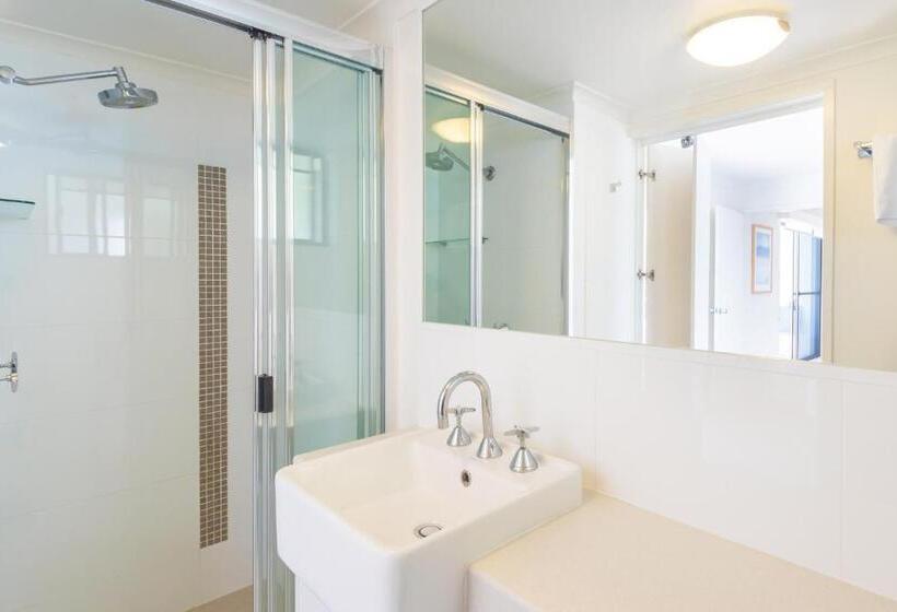 شقة سوبيريور من غرفتي نوم مع إطلالات, Munna Beach Apartments