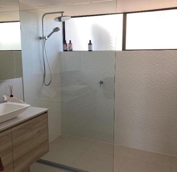 带1个卧室的高级公寓, Munna Beach Apartments