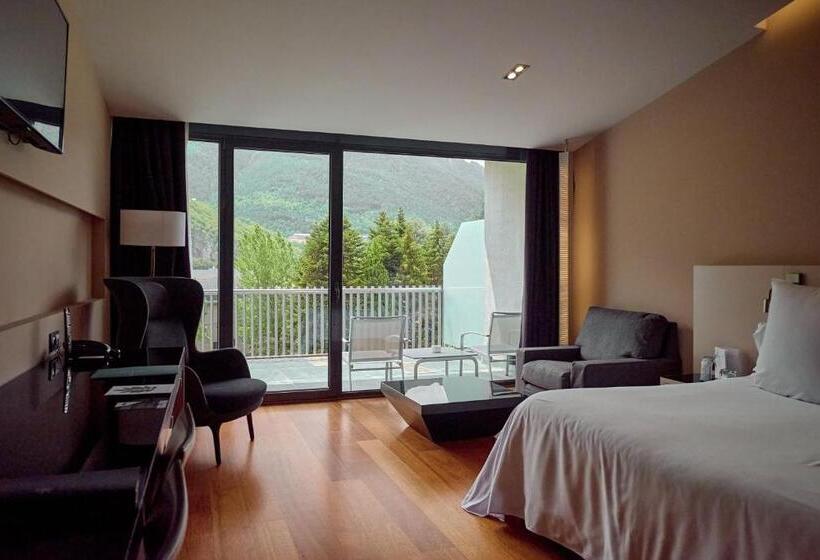 سوییت با چشم‌انداز استخر, Andorra Park