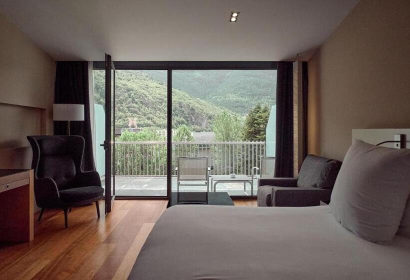 سوییت با چشم‌انداز استخر, Andorra Park