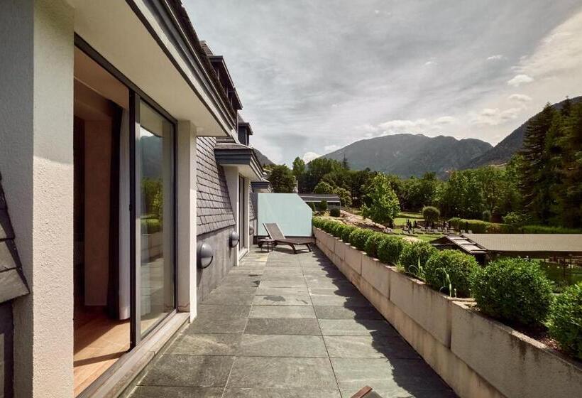 سوئیت جونیور با چشم‌انداز باغ, Andorra Park
